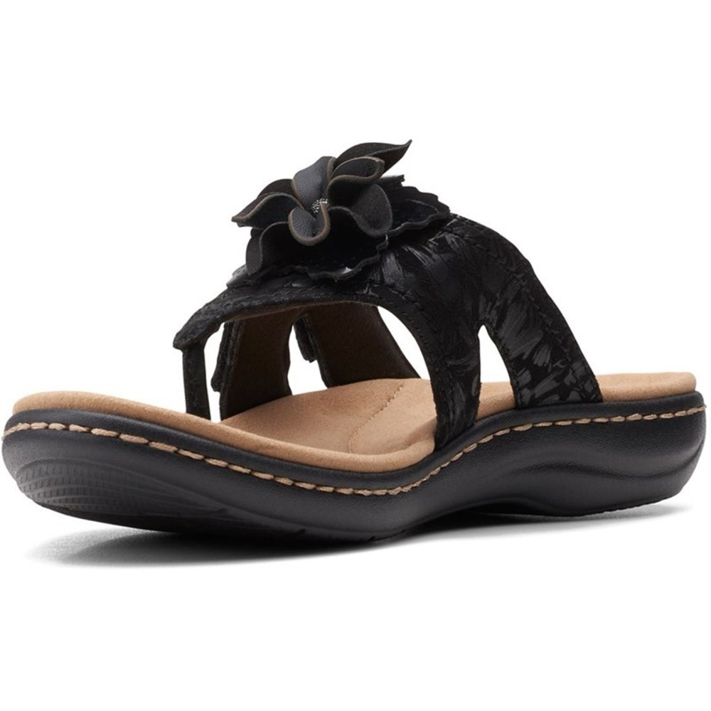 Size 8.5 Clarks Laurianne ultimate comfort collection flower sandals. Worn once.